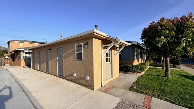 2638 N Frederic St #101