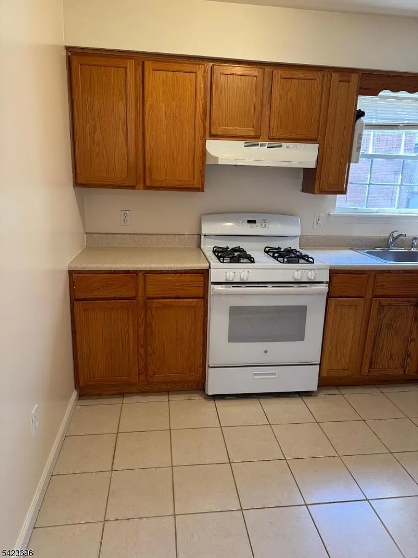 3 bed, 2.0 bath, $2,500 — Photo 4