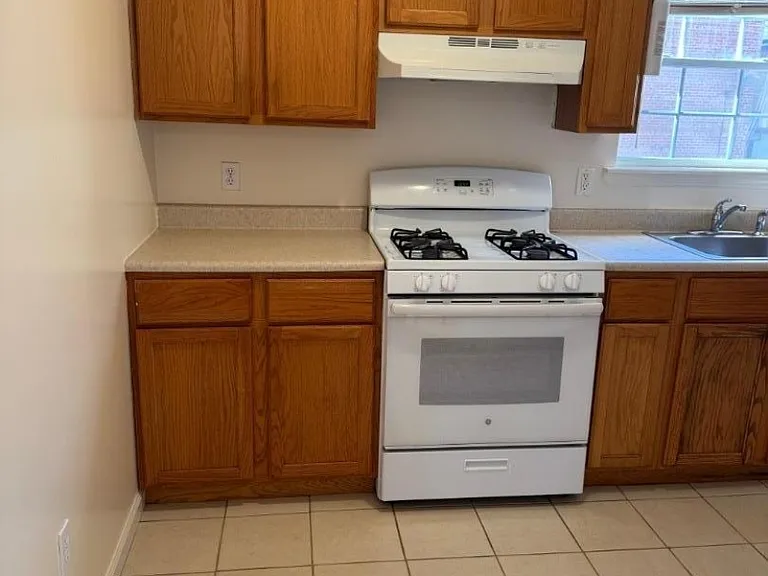 17 Parkway Dr W #1 — Photo 4