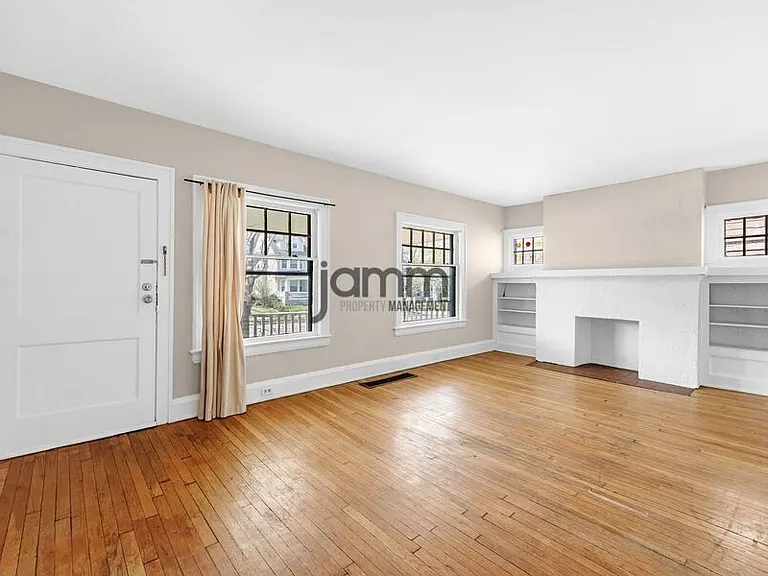 1695 Glenmont Loft — Photo 24