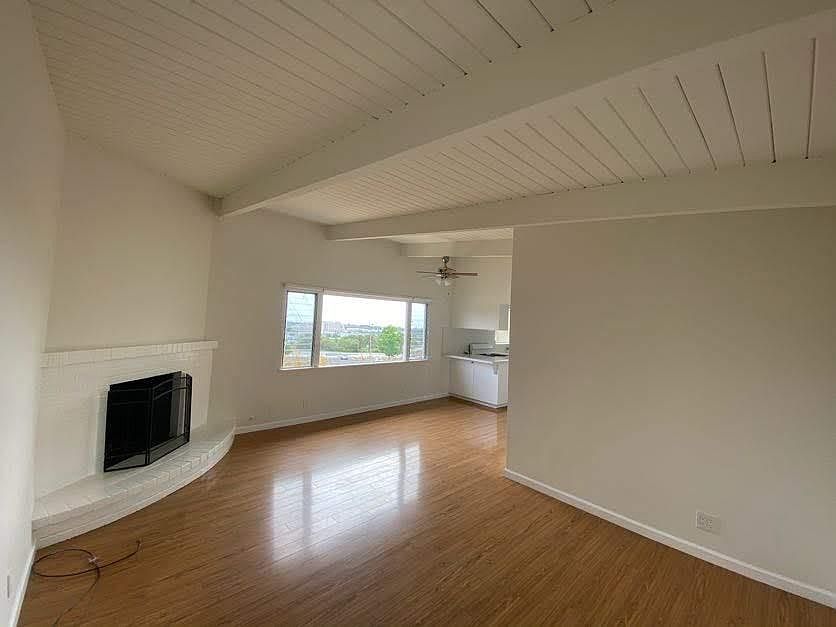 Living room - working fireplace