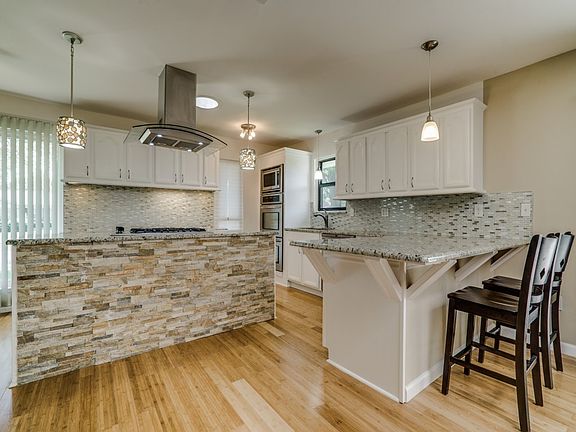 3rd image of 4051 Port Royal Dr
