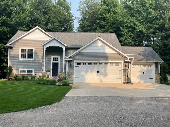 5720 Simonelli Rd, Whitehall, MI 49461