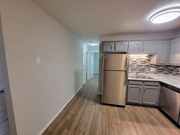 3rd image of 832 Wentworth Ave APT 8