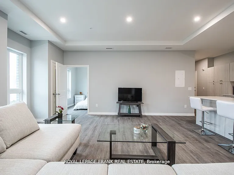 513 Dundas St E #E2 — Photo 4