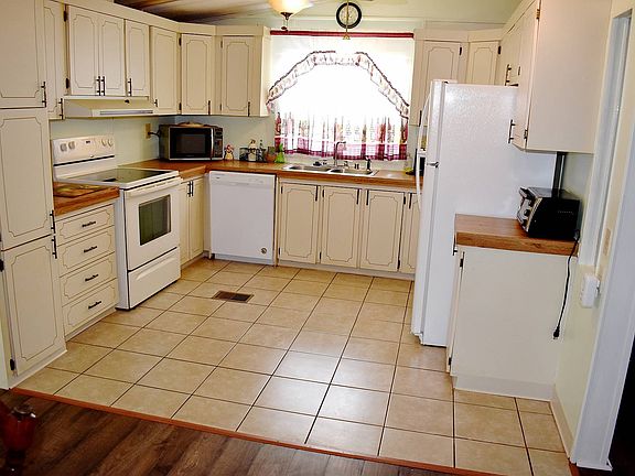 2nd image of 28944 Hubbard St Lot 2
