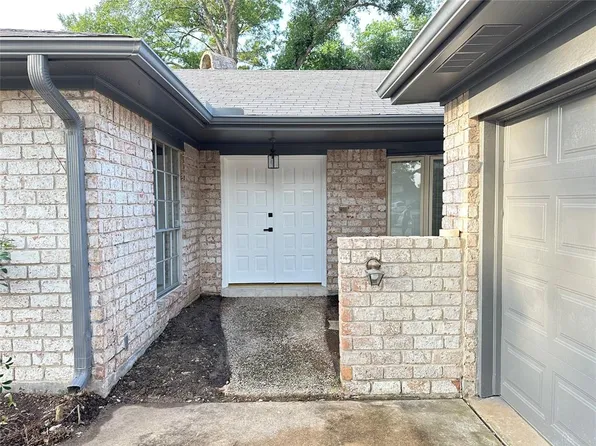 5926 Par Four Dr, Houston, TX 77088