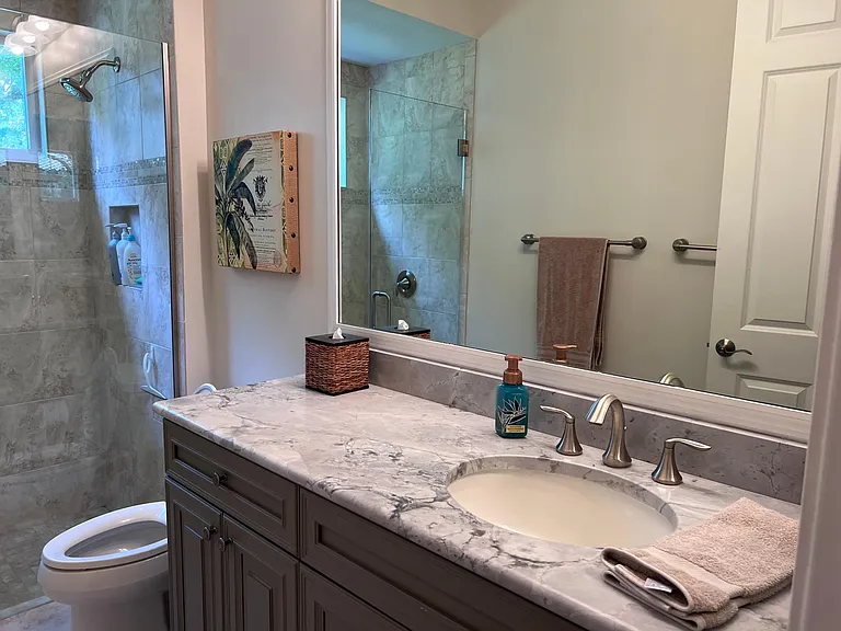 Queen Bedroom attached private bath