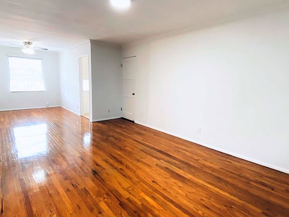 4th image of 5700 Hazeltine Ave #99-5718
