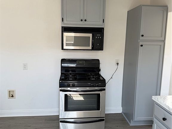5th image of 757 E Pacific St