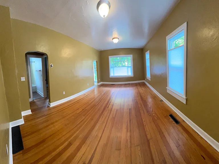 214 S Sherwood St — Photo 5