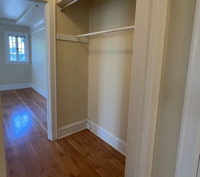 Flanders Apartments — Photo 21