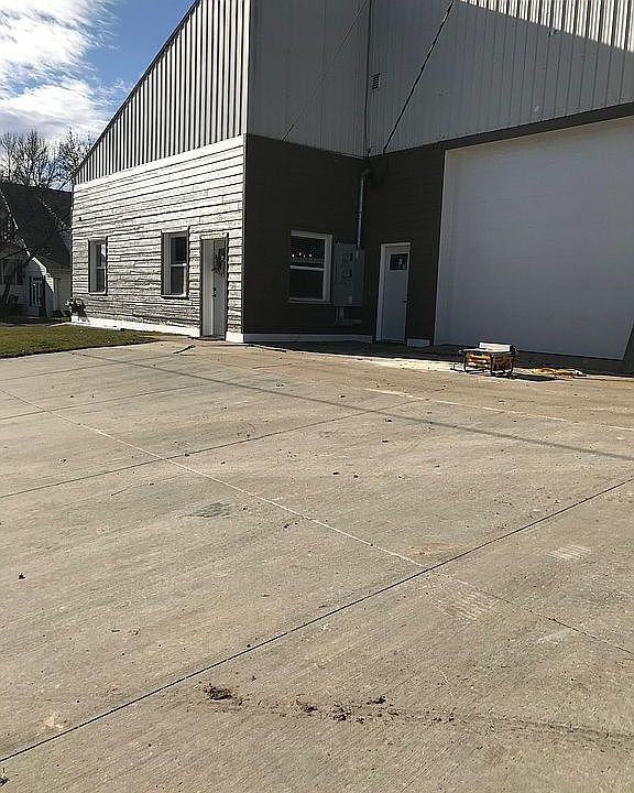 Ext View of House & Gar