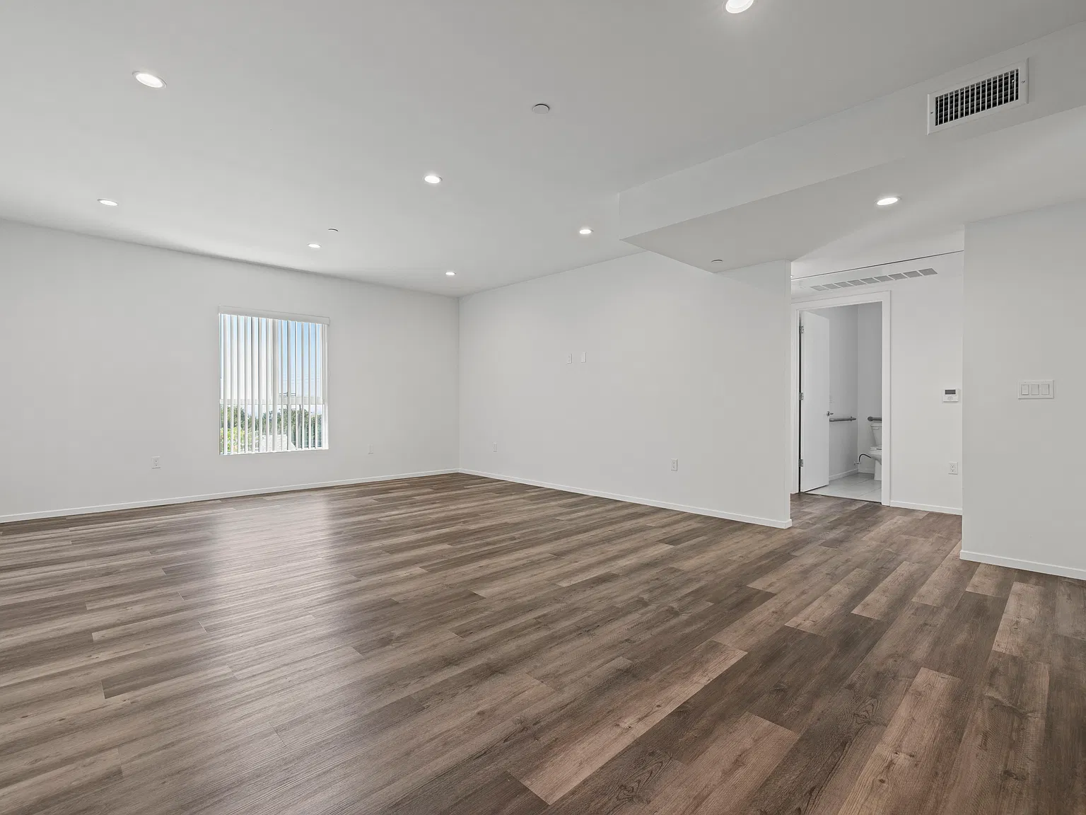 2 bed, 1227 sqft, $2,950 — Photo 3