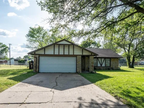 506 N Parkview St, Coffeyville, KS 67337