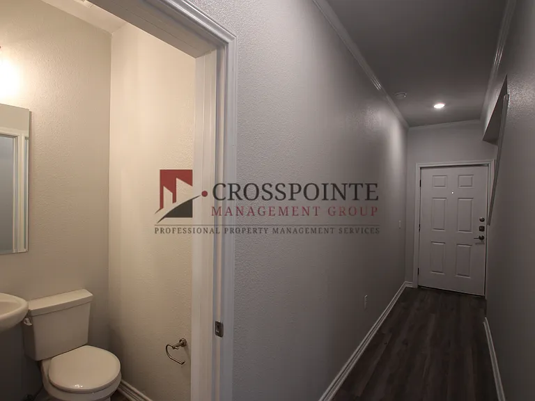 1927 Lindbergh Dr #301 — Photo 31
