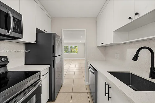 5450 Hollywood Blvd #203 Photo 1