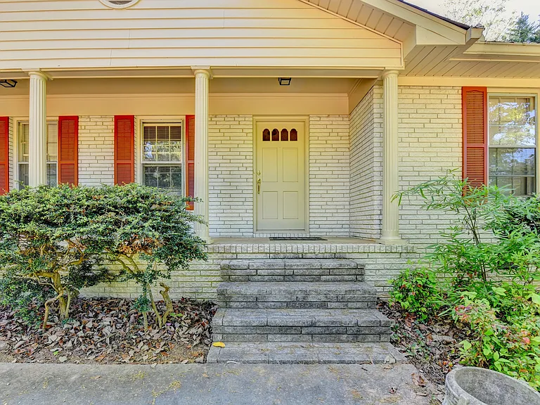 2628 Whitehurst Dr NE — Photo 2
