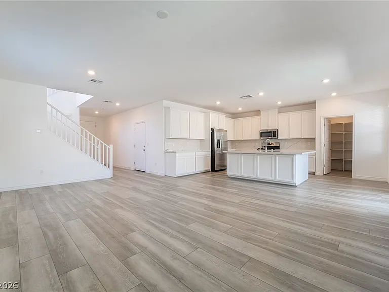 3952 Henny Ave — Photo 12
