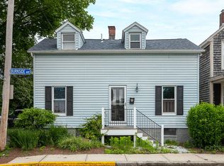 27 Burnside Ave, Newport, RI 02840