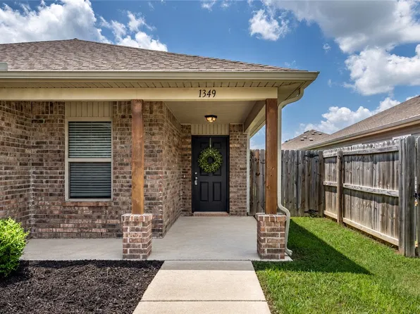 1349 S Kingfisher Ln, Fayetteville, AR 72701