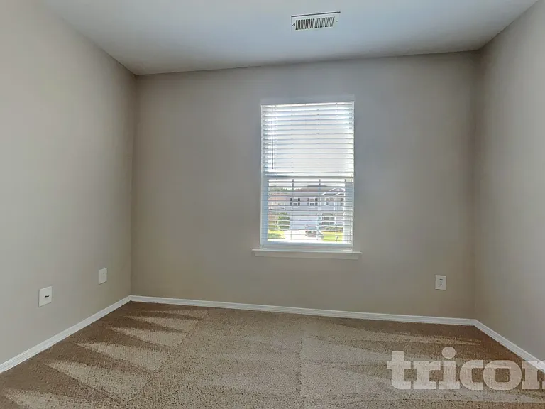 514 Kerriann Ln — Photo 15