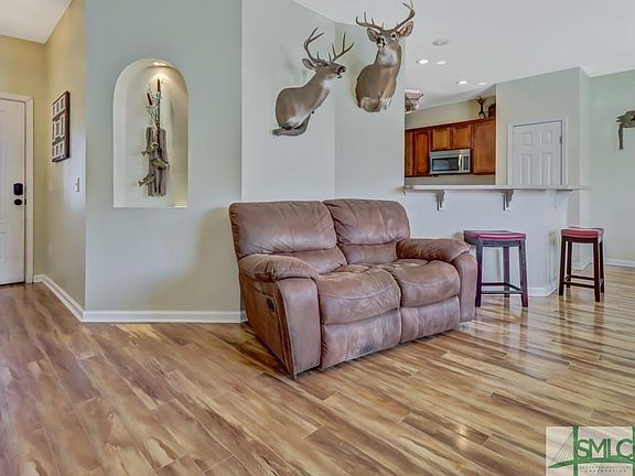 5th image of 35 Red Oak Dr