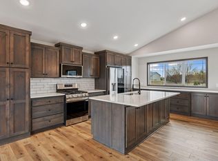 21477 Cottonwood St NW, Oak Grove, MN 55011