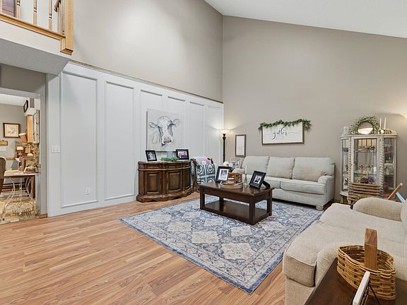 5th image of 742 Erin Ln