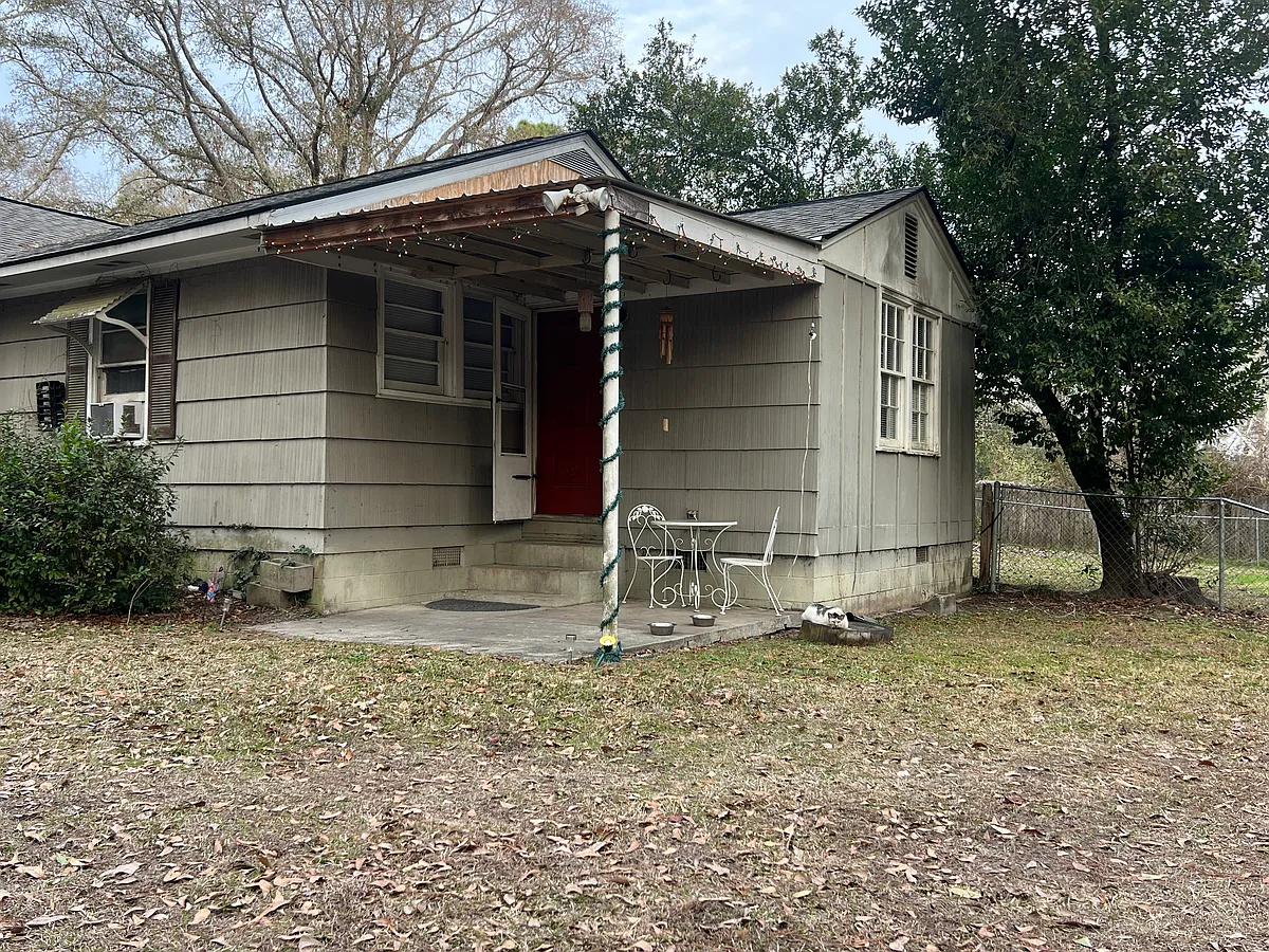 Building Photo - 208 Vista Cir #B