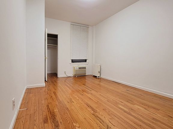 3rd image of 227 E 69th St APT 4C