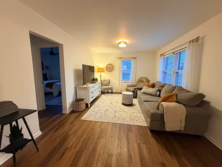 113 W Saint Paul St — Photo 16