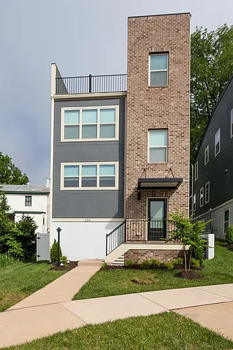 209 Burnet St Photo 1