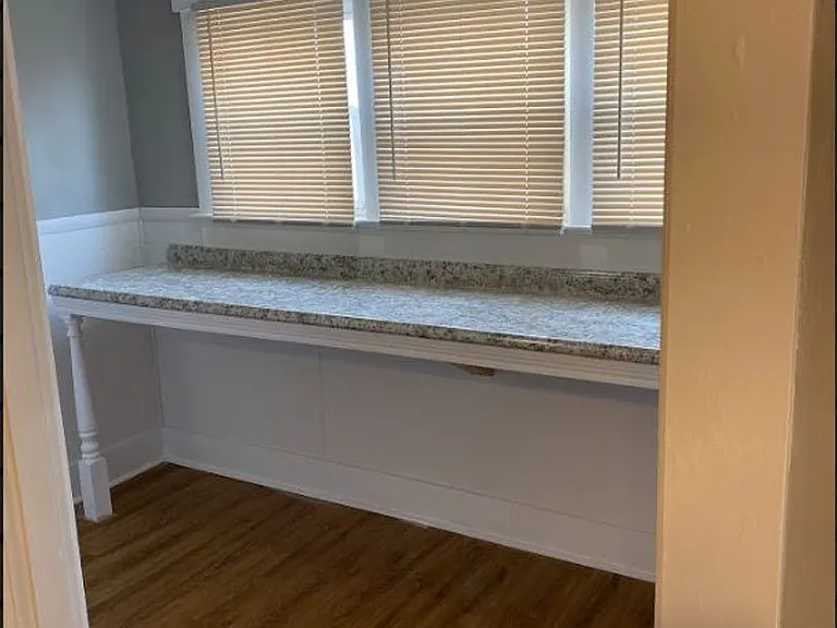 211 N Walnut St — Photo 3