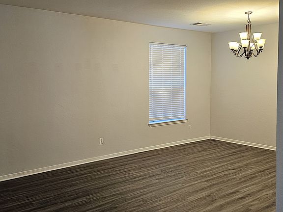 4th image of 804 Windsor Hill Dr