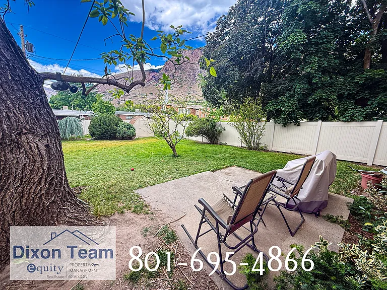 1230 Douglas St — Photo 16