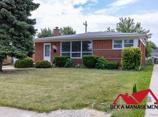 18204 Winsome Rd, Fraser, MI 48026