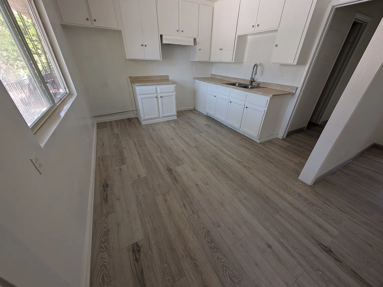 15528 Orange Ave — Photo 2