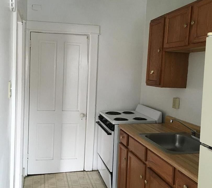 2nd image of 118 E New St APT 3