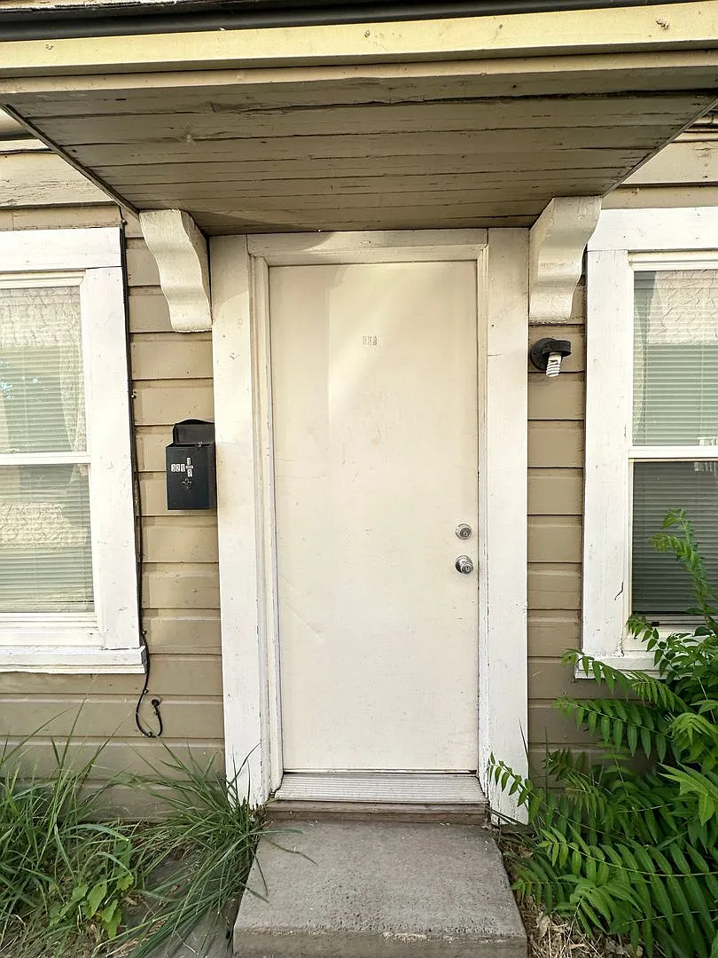 329 B St — Photo 4