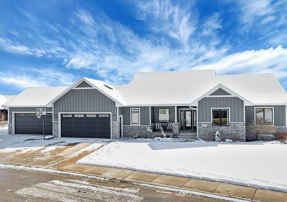 1st image of 662 Stumer Rd