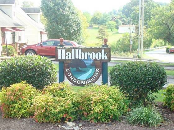 1st image of 402 Hallbrook Dr