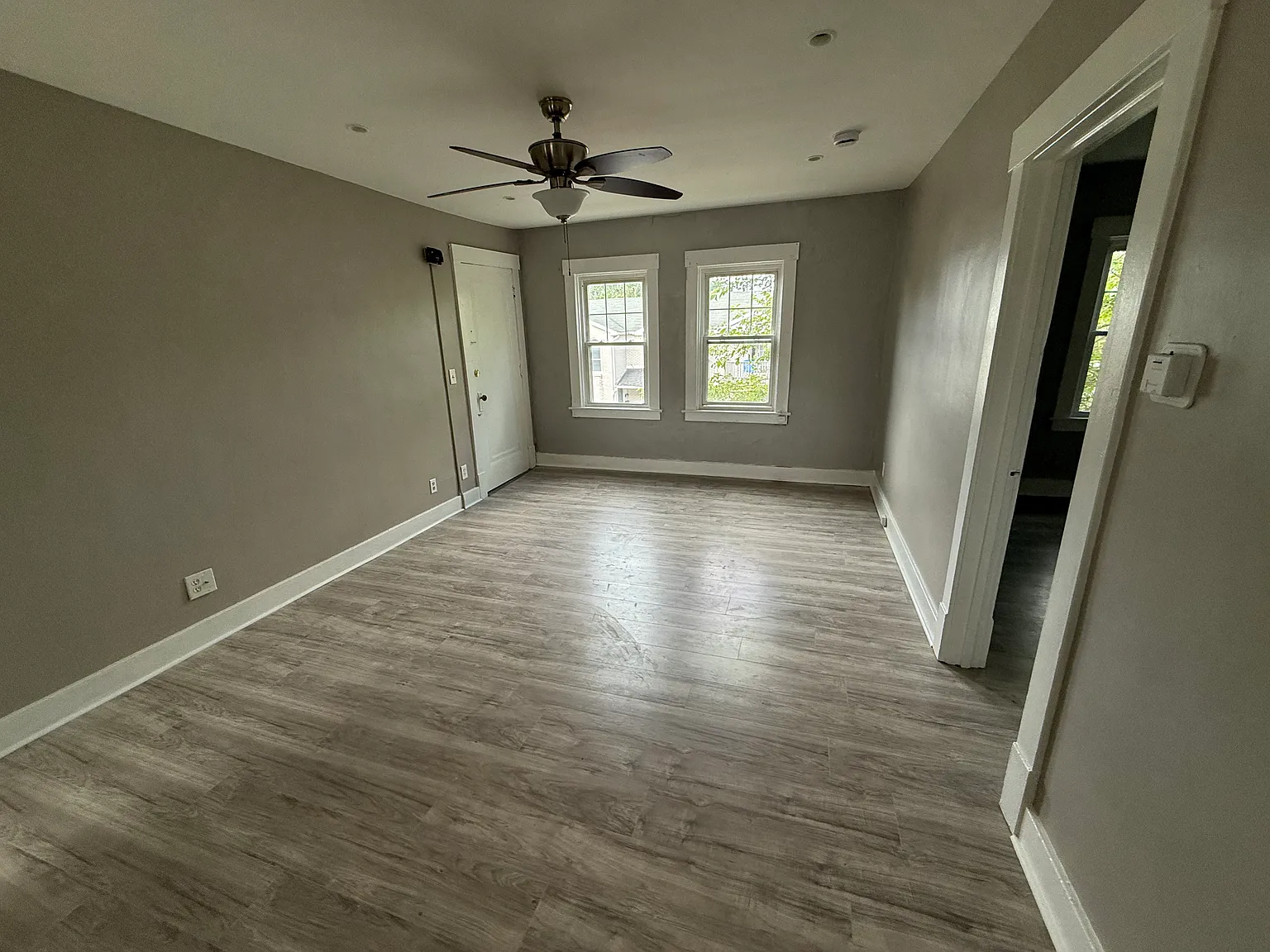 2 bed, 1000 sqft, $1,250 — Photo 2