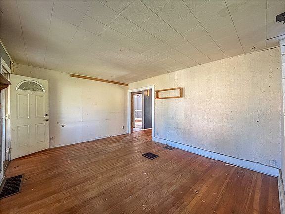 5th image of 931 1st St