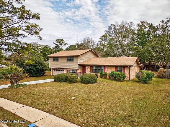 2nd image of 796 Sharon Hills Dr