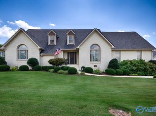 1304 Old Carriage Ln SE, Huntsville, AL 35802
