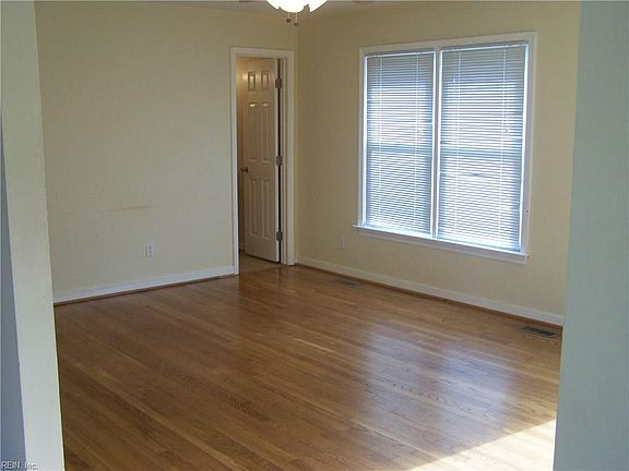 3rd image of 316 Farmville Ln