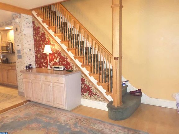 5th image of 915 Bartram Ave
