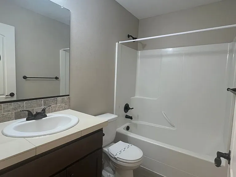 2641 NE 130th Ct — Photo 24