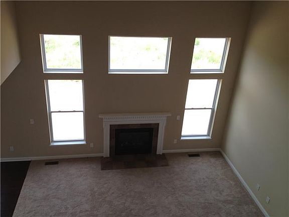 4th image of 288 Fox Glen Dr #402